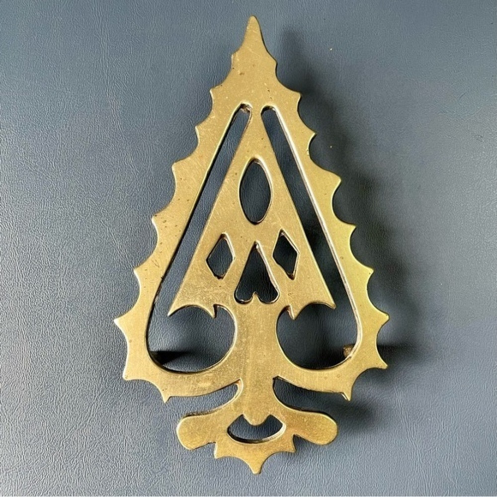 Vintage Spade Polished Brass 7 inch Iron Trivet Kitchen Decor